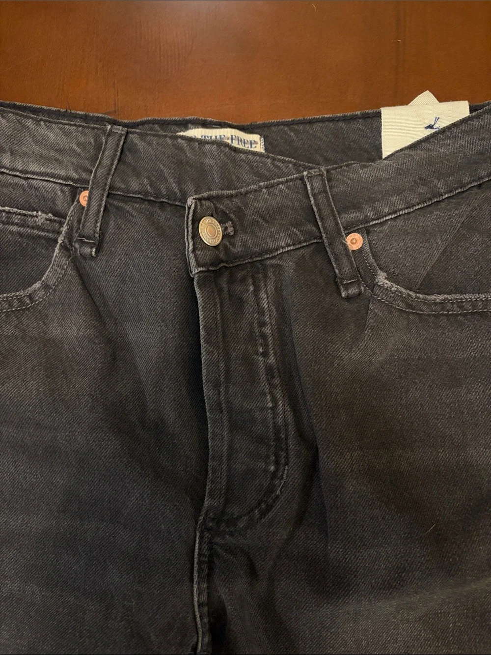 We The Free, boomerang Black Jean Shorts missing one top copper rivet. - Picture 6 of 15